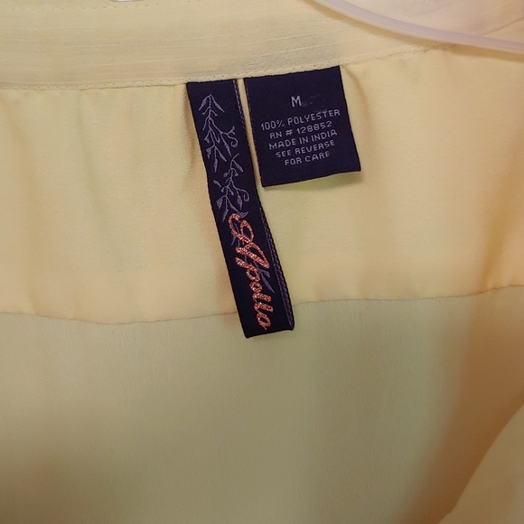 Yellow blouse - Picture 3 of 5